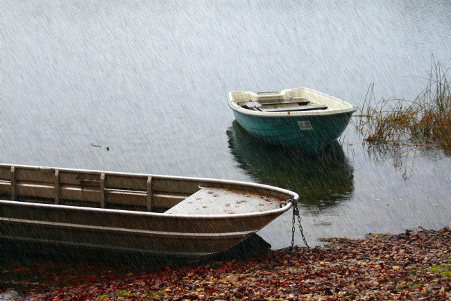 Обои картинки фото корабли, лодки,  шлюпки, река, дождь