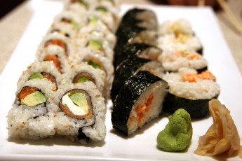 Картинка еда рыба +морепродукты +суши +роллы васаби роллы японская кухня имбирь ассорти