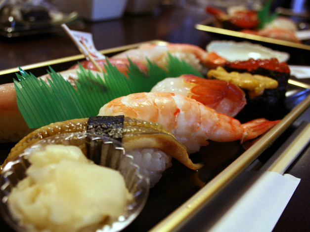 Обои картинки фото еда, рыба,  морепродукты,  суши,  роллы, роллы, кухня, японская, суши