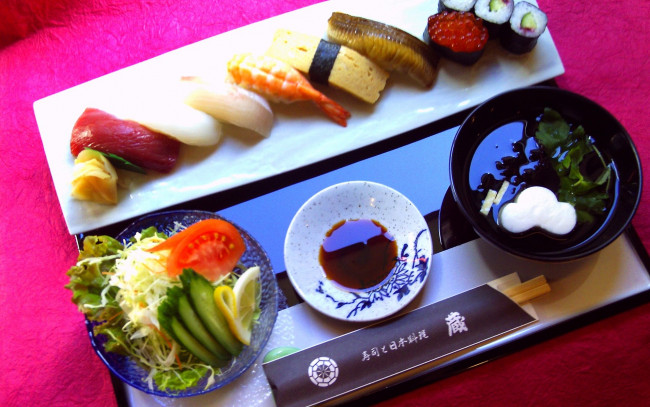 Обои картинки фото еда, рыба,  морепродукты,  суши,  роллы, роллы, кухня, японская, ассорти, суши