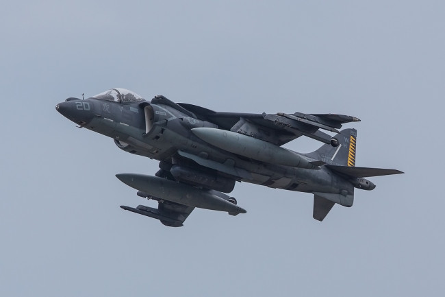 Обои картинки фото douglas av-8b harrier, авиация, боевые самолёты, ввс