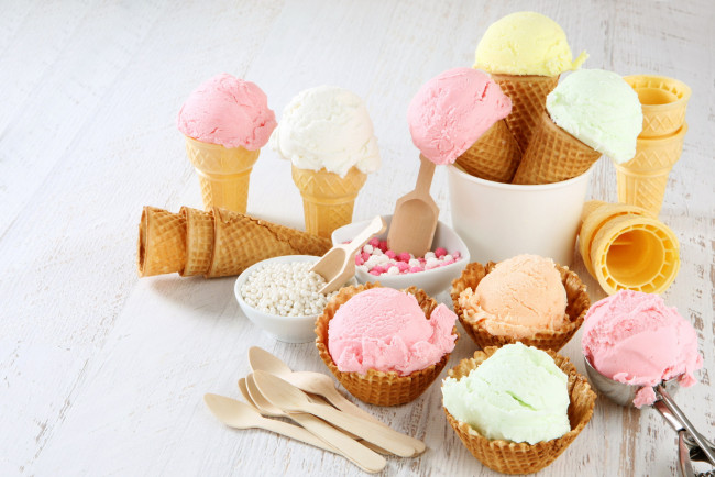 Обои картинки фото еда, мороженое,  десерты, вафельный, лакомство, ассорти, рожок