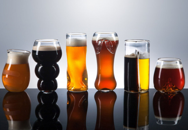Обои картинки фото еда, напитки,  пиво, пена, бокалы, пиво, ассорти