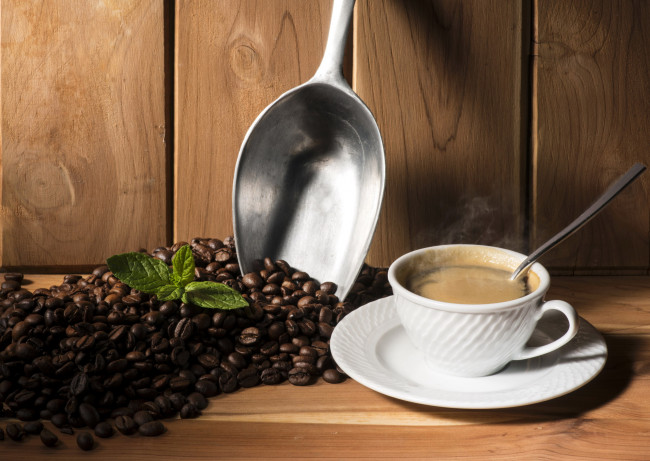Обои картинки фото еда, кофе,  кофейные зёрна, чашка, зерна, пар