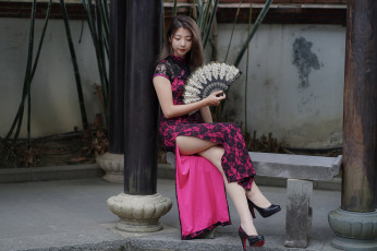 Картинка девушки -+азиатки азиатка поза веер