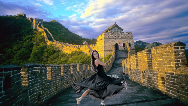 Обои картинки фото девушки, - азиатки, великая, китайская, стена, азиатка, балерина, пуанты