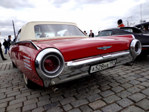 Картинка автомобили выставки+и+уличные+фото красный thunderbird ford