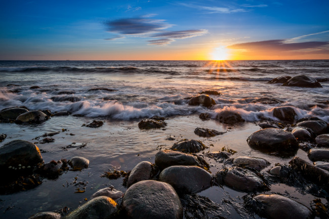 Обои картинки фото природа, восходы, закаты, солнце, берег, океан, горизонт, камни