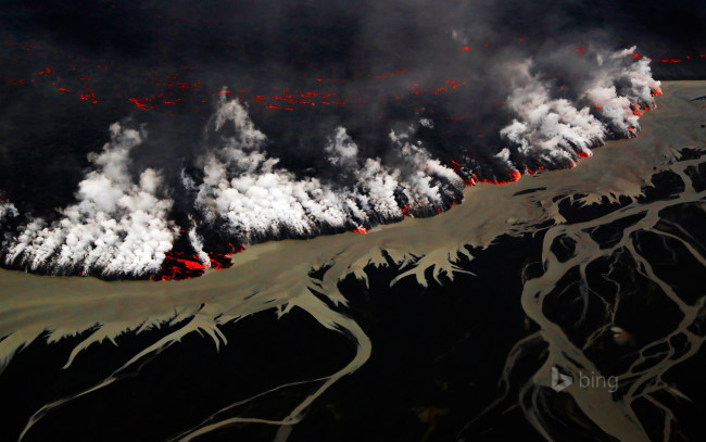 Обои картинки фото природа, стихия, holuhraun, vatnajokull, national, park, исландия, вулкан, извержение, пламя, дым, лава
