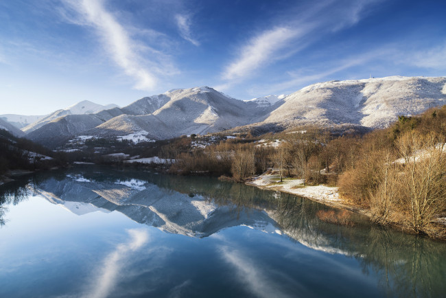 Обои картинки фото природа, реки, озера, небо, горы, озеро, зима, деревья, снег, пейзаж