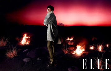 Картинка мужчины xiao+zhan пальто закат степь огни камни трава