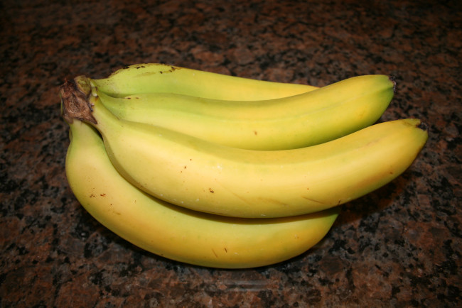 Обои картинки фото еда, бананы, желтый
