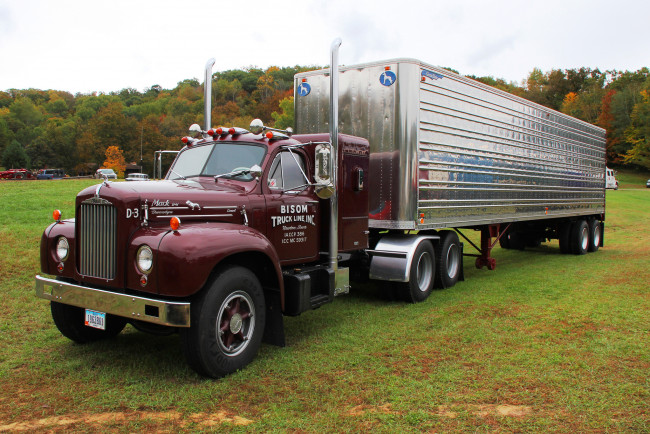 Обои картинки фото 1963 mack truck model b-61, автомобили, mack, trucks, inc, тяжелые, грузовики, сша