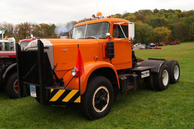 Обои картинки фото 1967 reo truck model f830 db, автомобили, грузовики, тяжелый, грузовик, седельный, тягач