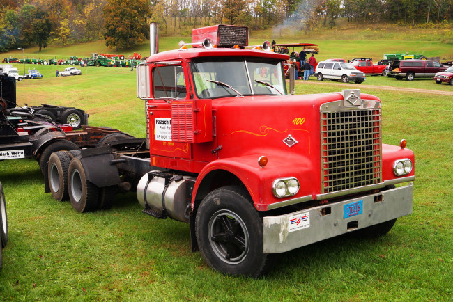 Обои картинки фото diamond reo truck, автомобили, грузовики, грузовик, тяжёлый, тягач, седельный