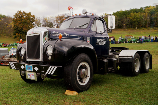 Обои картинки фото mack truck model b-61, автомобили, mack, тяжелые, trucks, грузовики, сша, inc
