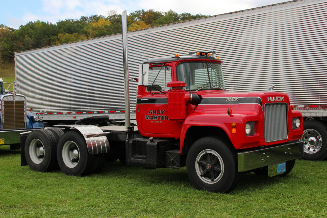 Обои картинки фото mack truck model r-600, автомобили, mack, сша, inc, trucks, грузовики, тяжелые