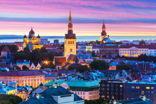Обои картинки фото tallinn,  estonia, города, таллин , эстония, таллин, estonia, панорама, здания, ночной, город
