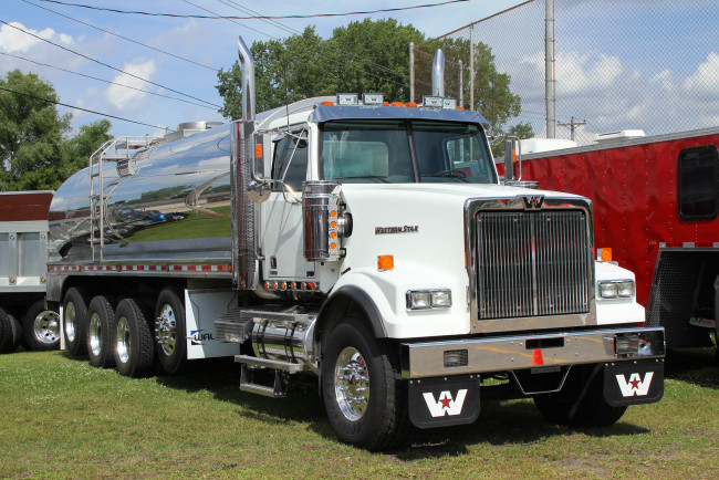 Обои картинки фото western star milk truck, автомобили, western star, тяжелые, western, star, сша, trucks, запчасти, грузовики