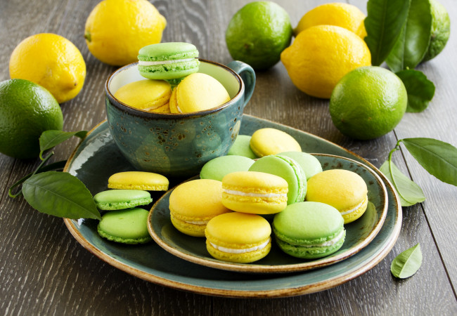 Обои картинки фото еда, - макаруны, макаруны, лайм, лимоны