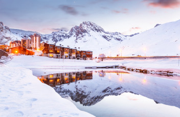 Картинка города -+пейзажи альпы снег горы франция зима курорт отель тинь озеро