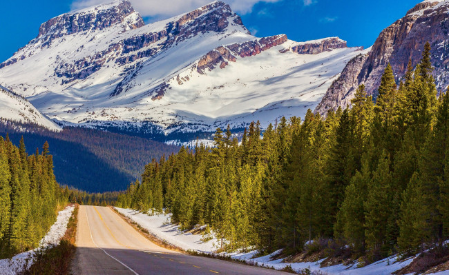 Обои картинки фото природа, дороги, канада, национальный, парк, банф, дорога, на, фоне, заснеженных, гор