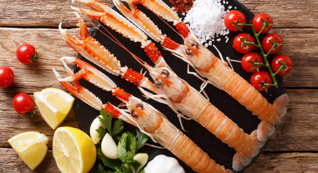 Обои картинки фото еда, рыбные блюда,  с морепродуктами, морепродукты, блюдо, лимон, ракообразные