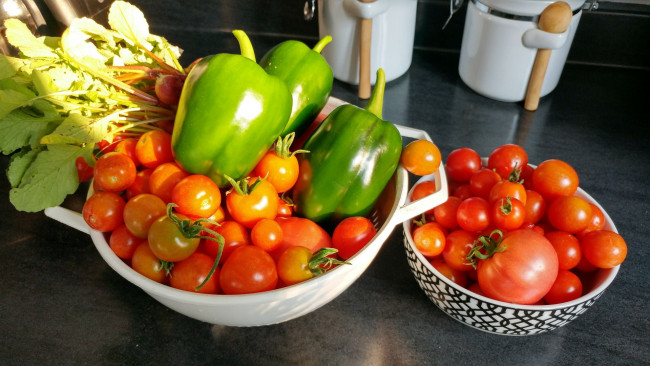 Обои картинки фото еда, овощи, перец, помидоры