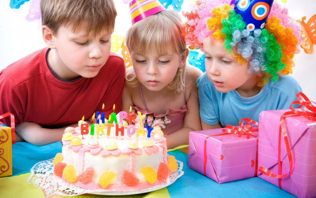 Обои картинки фото праздничные, день рождения, дети, торт, подарки