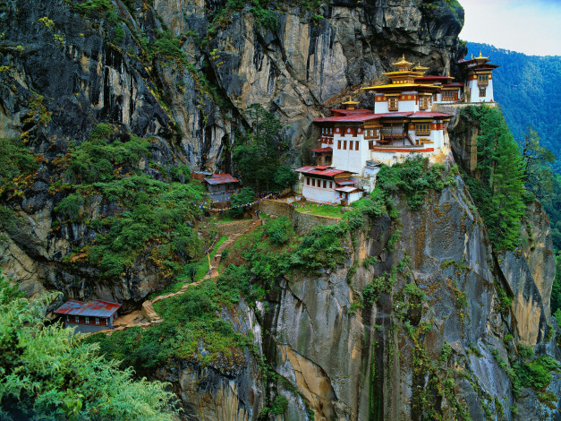 Обои картинки фото taktsang palphug monastery,  bhutan, города, - буддийские и другие храмы, taktsang, palphug, monastery, paro, tiger's, nest, bhutan, такцанг-лакханг, паро, таксанг, такцанг-дзонг, бутан, монастырь, скала