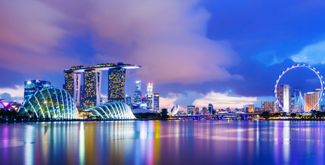 Обои картинки фото marina bay,  singapore, города, сингапур , сингапур, marina, bay, singapore, залив, марина, бэй, ночной, город, отель, колесо, обзора