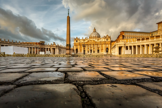 Обои картинки фото saint peter square and saint peter basilica - vatican city,  rome,  italy, города, рим,  ватикан , италия, rome, vatican, city, собор, святого, петра, saint, peter, basilica, площадь, italy, square, ватикан, обелиск, мостовая