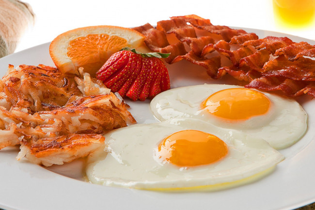 Обои картинки фото еда, Яичные блюда, завтрак, бекон, яичница, глазунья