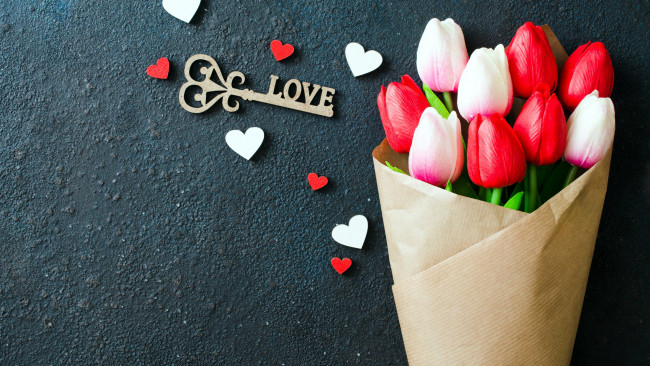 Обои картинки фото праздничные, день святого валентина,  сердечки,  любовь, надпись, ключ, тюльпаны
