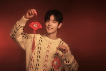 Картинка мужчины xiao+zhan актер свитер талисманы