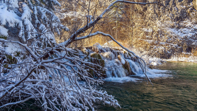 Обои картинки фото winter in the plitvice lakes np, croatia, природа, зима, winter, in, the, plitvice, lakes, np
