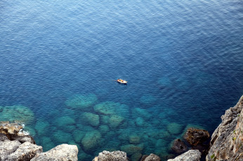 Картинка природа побережье вода камни лодка