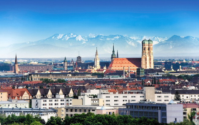 Обои картинки фото города, мюнхен , германия, здания, шпили, панорама, башни, горы