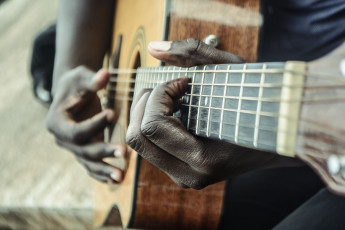 Картинка музыка -музыкальные+инструменты рука гитара