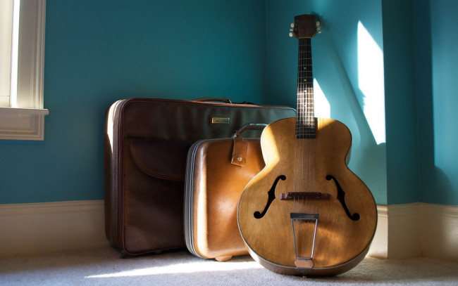 Обои картинки фото музыка, -музыкальные инструменты, гитара, чемодан