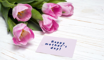 Картинка праздничные день+матери надпись тюльпаны