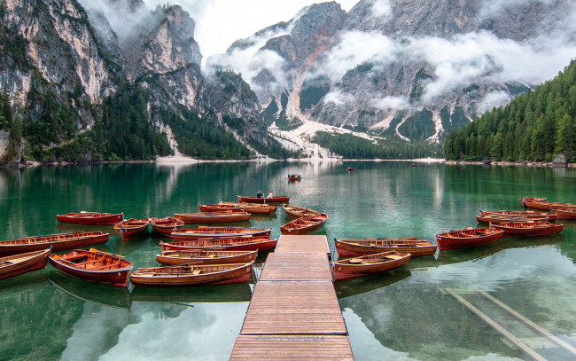 Обои картинки фото корабли, лодки,  шлюпки, горы, мостки, озеро