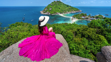 Картинка девушки -+брюнетки +шатенки море скала брюнетка розовое платье шляпа