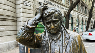 обоя peter falk statue, города, будапешт , венгрия, peter, falk, statue