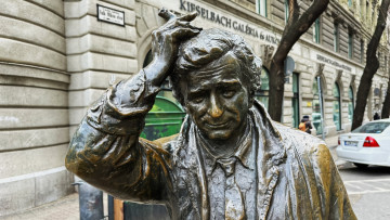 Картинка peter+falk+statue города будапешт+ венгрия peter falk statue