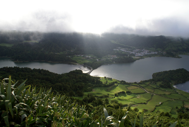 Обои картинки фото португалия, остров, сан, мигель, природа, реки, озера, сан-мигель, горы