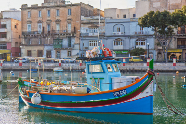 Обои картинки фото valletta, malta, корабли, лодки, шлюпки, валлетта, мальта, здания, набережная
