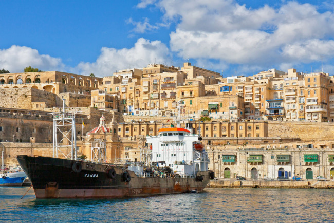 Обои картинки фото valletta, malta, корабли, танкеры, мальта, валлетта