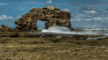 Картинка природа побережье прибой арка скала океан