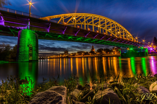 Обои картинки фото города, - мосты, arnhem, john, frost, bridge, мост, джона, фроста, rhine, river, netherlands, ночной, город, блики, река, рейн, нидерланды, арнем